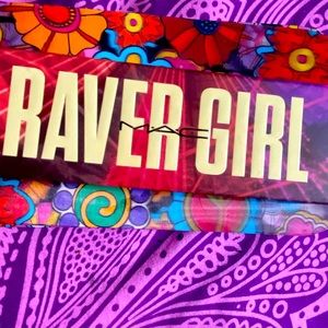 MAC Glow in the dark Ravor Girl pallet